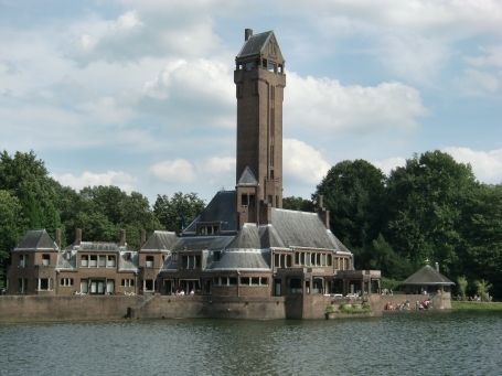 De Hoge Veluwe : Das Jagdhaus St. Hubertus ist das ehem. Wohnhaus der Familie Kröller-Müller